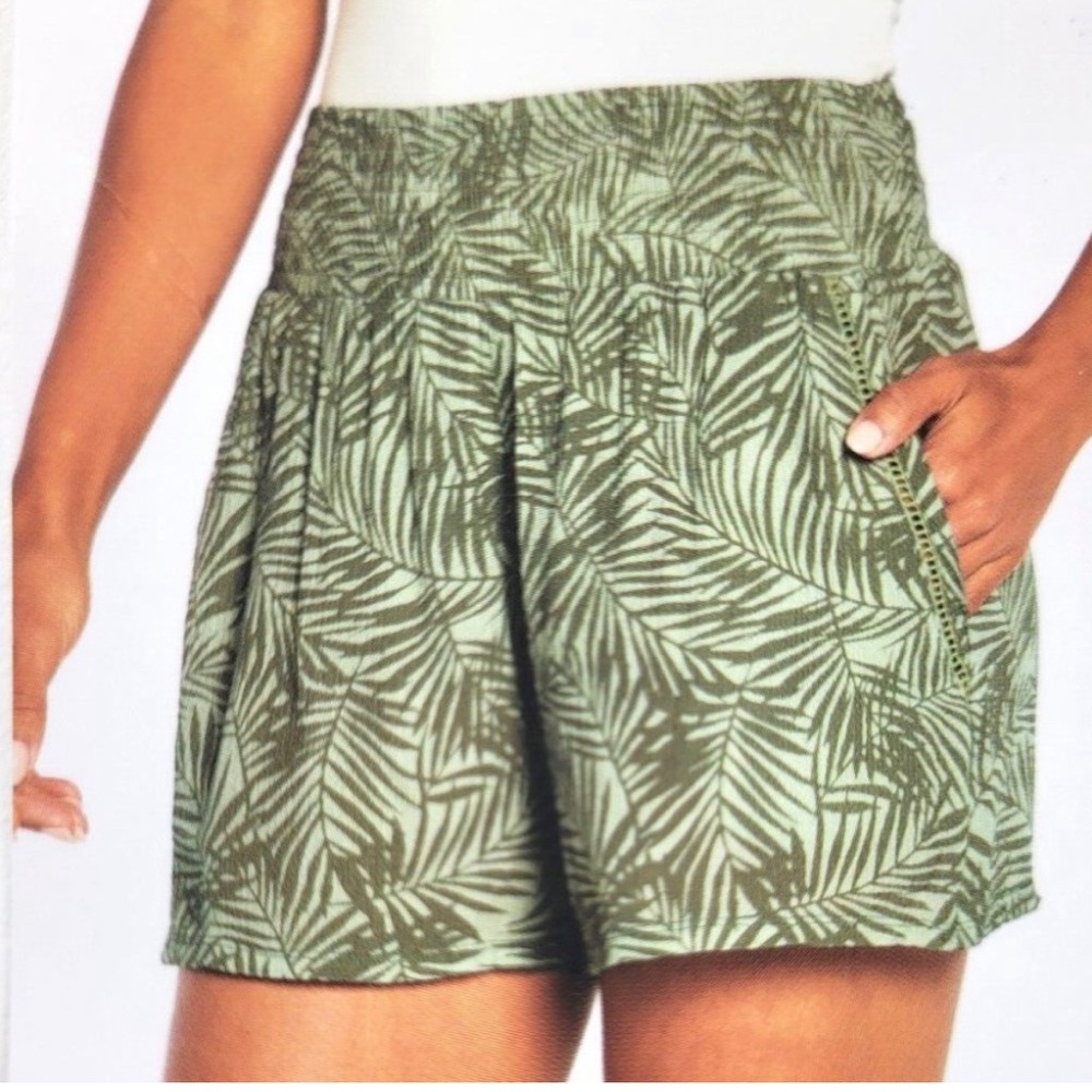 Three Dots Tropical Pull-On Shorts